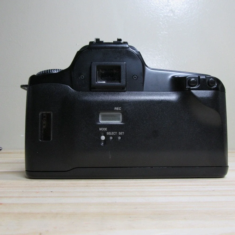 Canon EOS 1000F Quartz‎ Date 35mm film SLR Camera Untested Body is clean